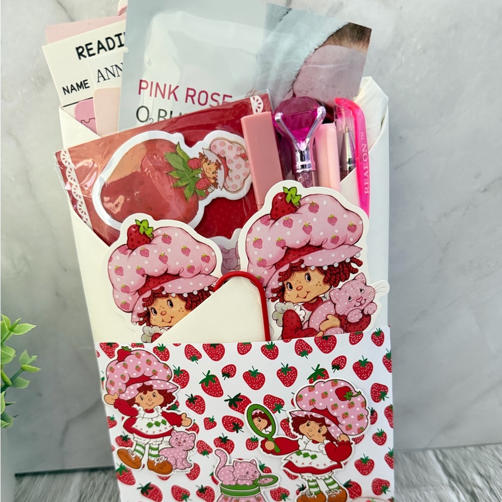 Strawberry Shortcake Themed Blind Dates With A Book